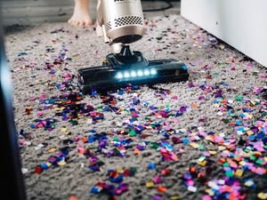 Carpet cleaning with vacuum
